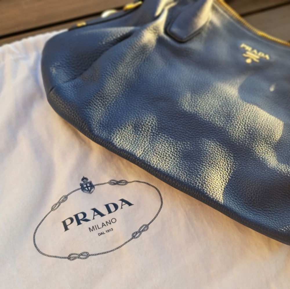 Original Prada Larga bag *** NEW and ORIGINAL *** - Picture 2 of 8